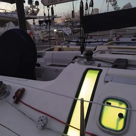 Yatch Barracuda Douro Marina Boat Sleep Experience * Vila Nova de Gaia