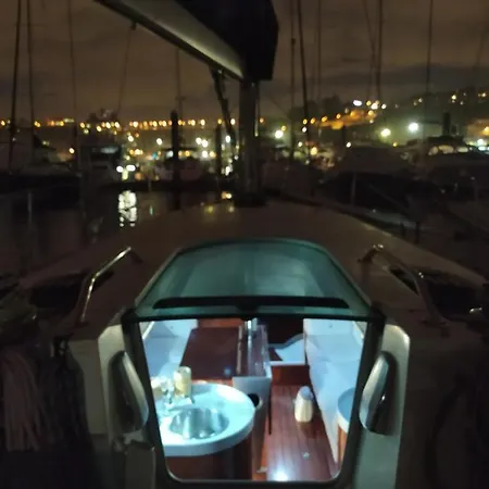 Botel Yatch Barracuda Douro Marina Boat Sleep Experience *