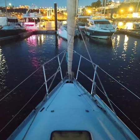 Botel Yatch Barracuda Douro Marina Boat Sleep Experience