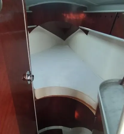 Πλωτό κατάλυμα Yatch Barracuda Douro Marina Boat Sleep Experience *
