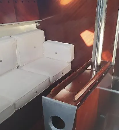 Πλωτό κατάλυμα Yatch Barracuda Douro Marina Boat Sleep Experience Βίλα Νόβα ντε Γκάια