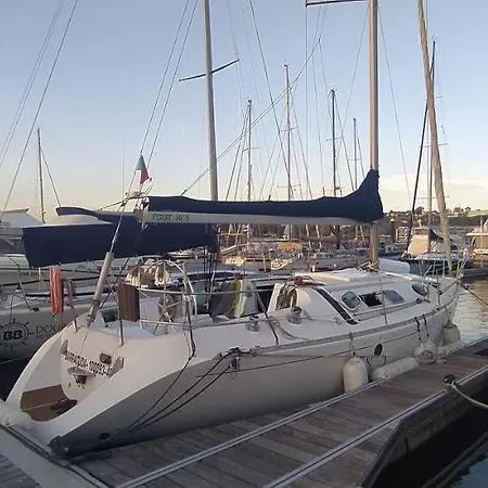 Yatch Barracuda Douro Marina Boat Sleep Experience 보트호텔 빌라노바데가이아