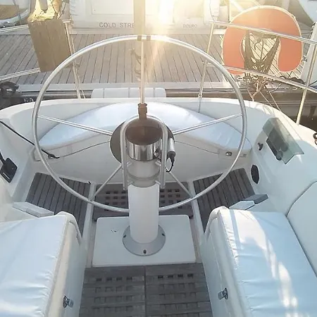 보트호텔 Yatch Barracuda Douro Marina Boat Sleep Experience 빌라노바데가이아