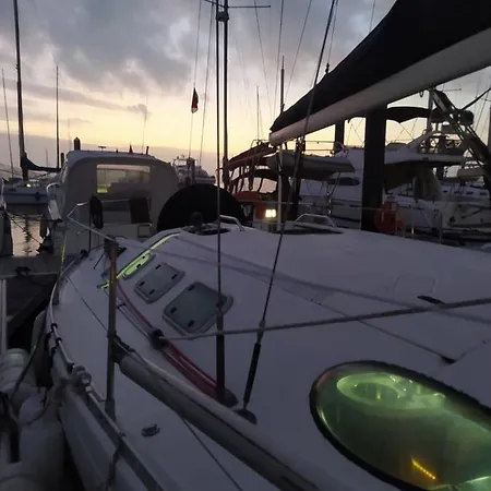 Yatch Barracuda Douro Marina Boat Sleep Experience 보트호텔