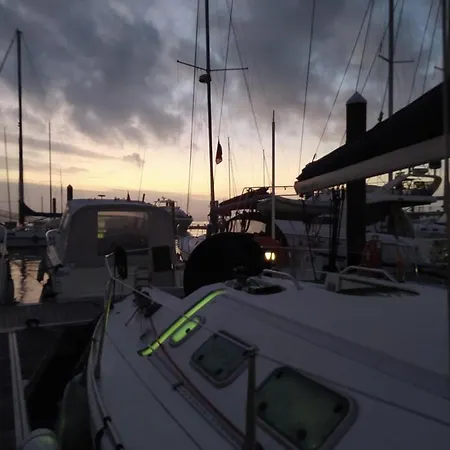 Yatch Barracuda Douro Marina Boat Sleep Experience 보트호텔 빌라노바데가이아