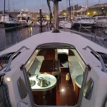 Yatch Barracuda Douro Marina Boat Sleep Experience Πλωτό κατάλυμα Βίλα Νόβα ντε Γκάια