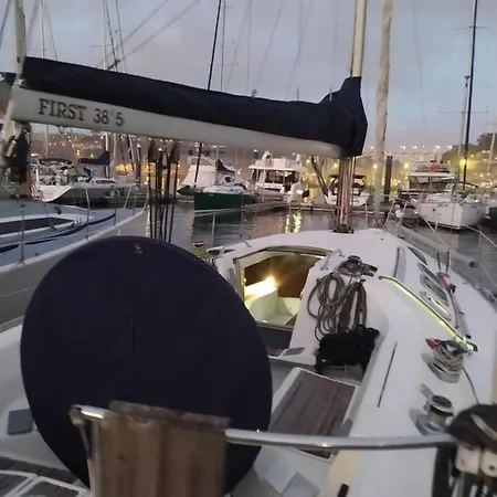 Yatch Barracuda Douro Marina Boat Sleep Experience 보트호텔 빌라노바데가이아