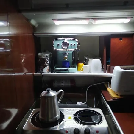 Yatch Barracuda Douro Marina Boat Sleep Experience 보트호텔 *