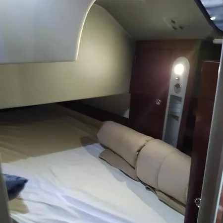 Yatch Barracuda Douro Marina Boat Sleep Experience Πλωτό κατάλυμα Βίλα Νόβα ντε Γκάια