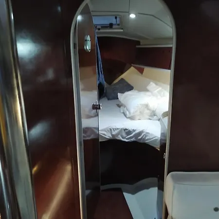 Yatch Barracuda Douro Marina Boat Sleep Experience Βίλα Νόβα ντε Γκάια