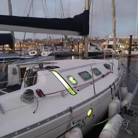 Yatch Barracuda Douro Marina Boat Sleep Experience Πλωτό κατάλυμα Βίλα Νόβα ντε Γκάια