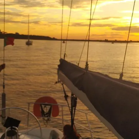 Yatch Barracuda Douro Marina Boat Sleep Experience 보트호텔 빌라노바데가이아