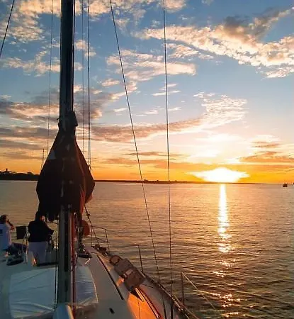 Yatch Barracuda Douro Marina Boat Sleep Experience 보트호텔