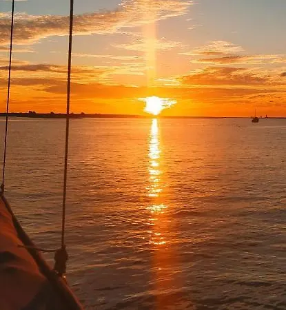 Πλωτό κατάλυμα Yatch Barracuda Douro Marina Boat Sleep Experience Βίλα Νόβα ντε Γκάια