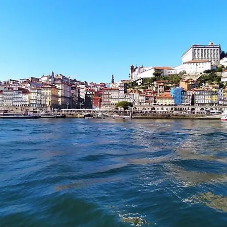 Πλωτό κατάλυμα Yatch Barracuda Douro Marina Boat Sleep Experience