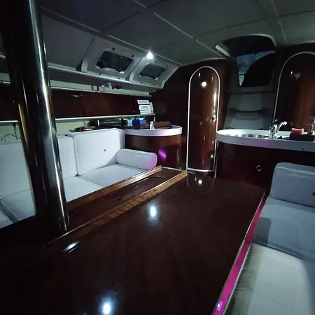 Yatch Barracuda Douro Marina Boat Sleep Experience 보트호텔